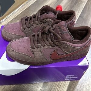 Nike sb city of love burgandy